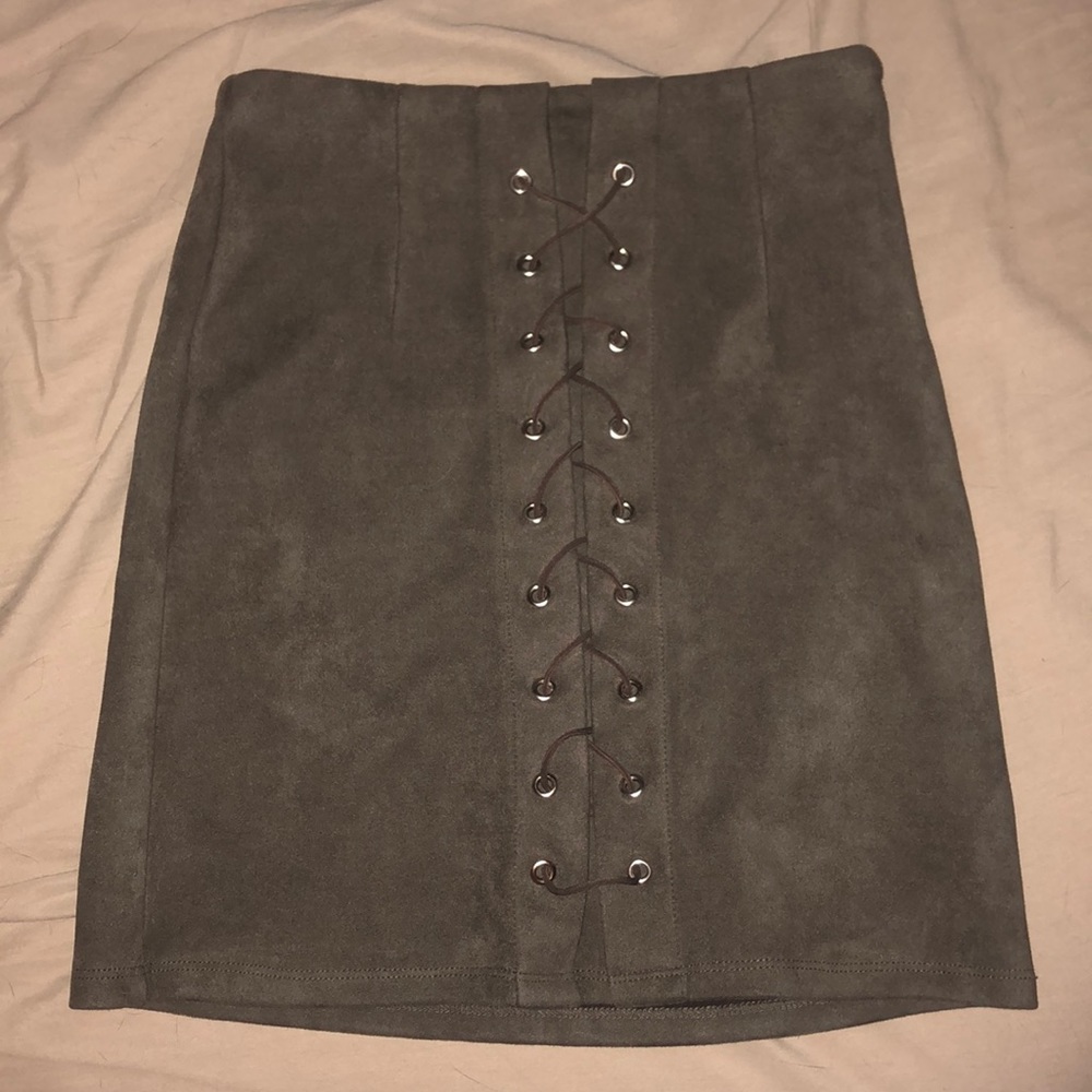 Zip faux suede skirt
